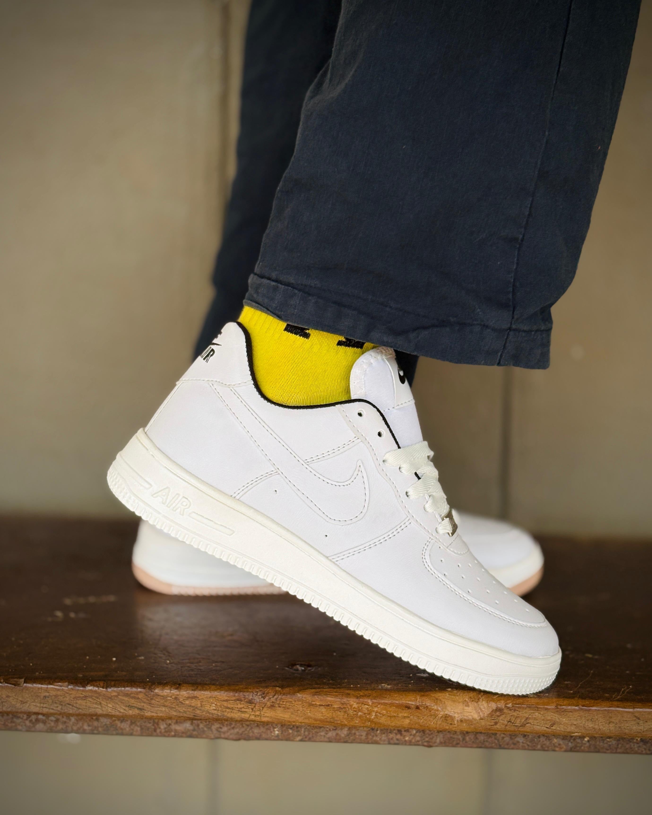 Classic White Low-Top Sneakers – Premium Comfort & Everyday Style