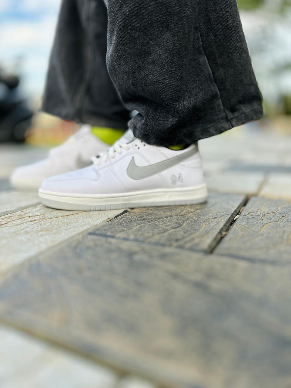Classic White Low-Top Sneakers – Everyday Comfort & Style