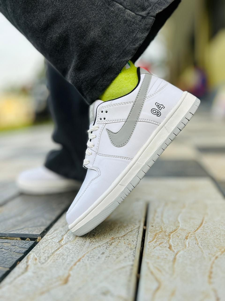 Classic White Low-Top Sneakers – Everyday Comfort & Style