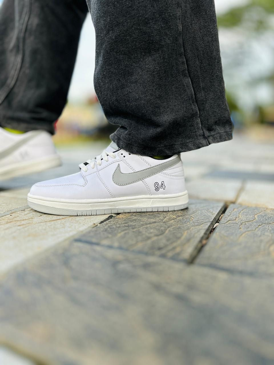 Classic White Low-Top Sneakers – Everyday Comfort & Style